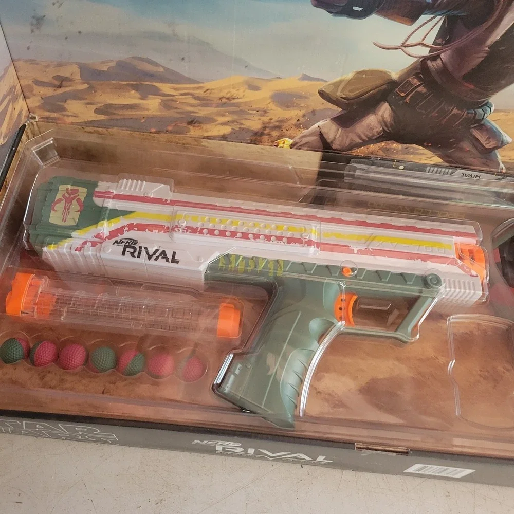 NERF Rival Star Wars Battlefront II Apollo XV-700 Blaster Mask Boba Fett Display